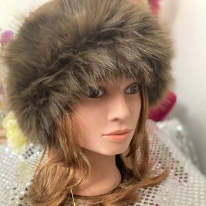 Women’s faux fur hat